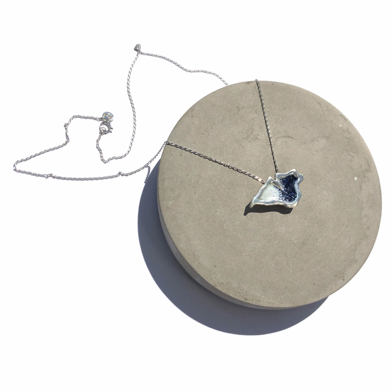 Enamel Isle of Wight Black and White