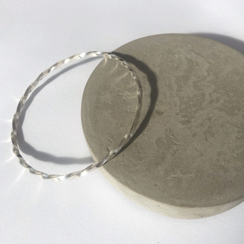 Large Complete Twisted Bangle