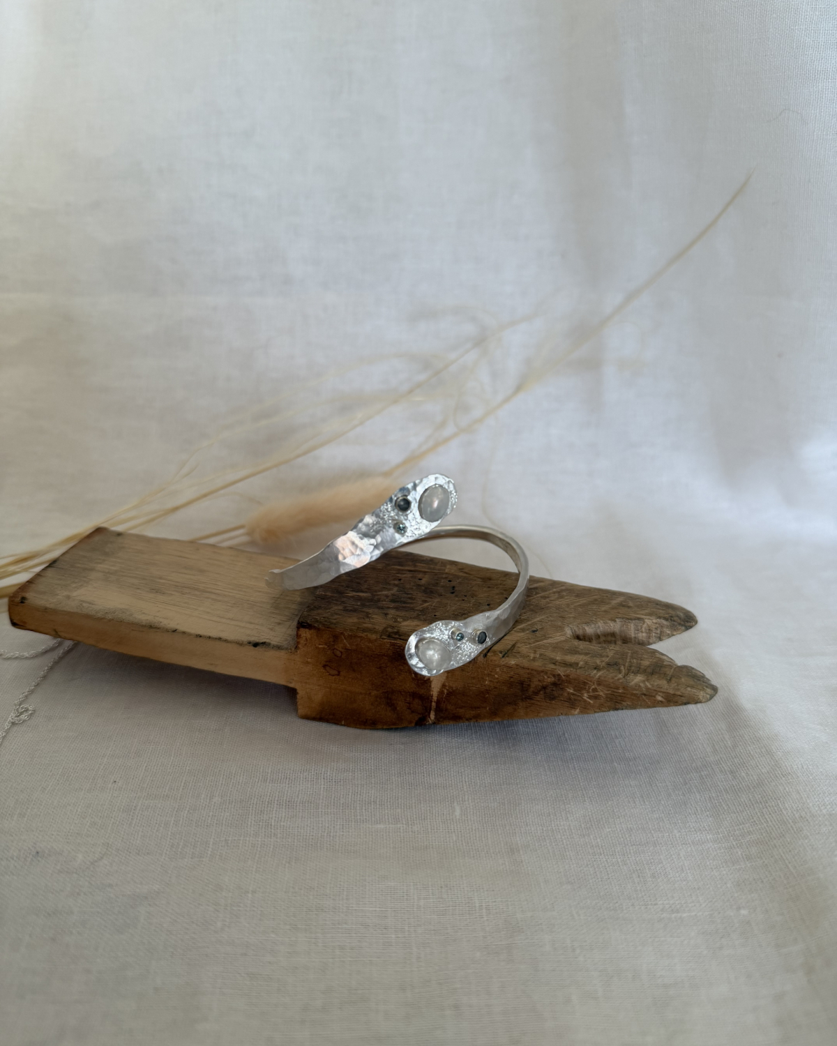 SilverStoneset Cuff beCHARLO