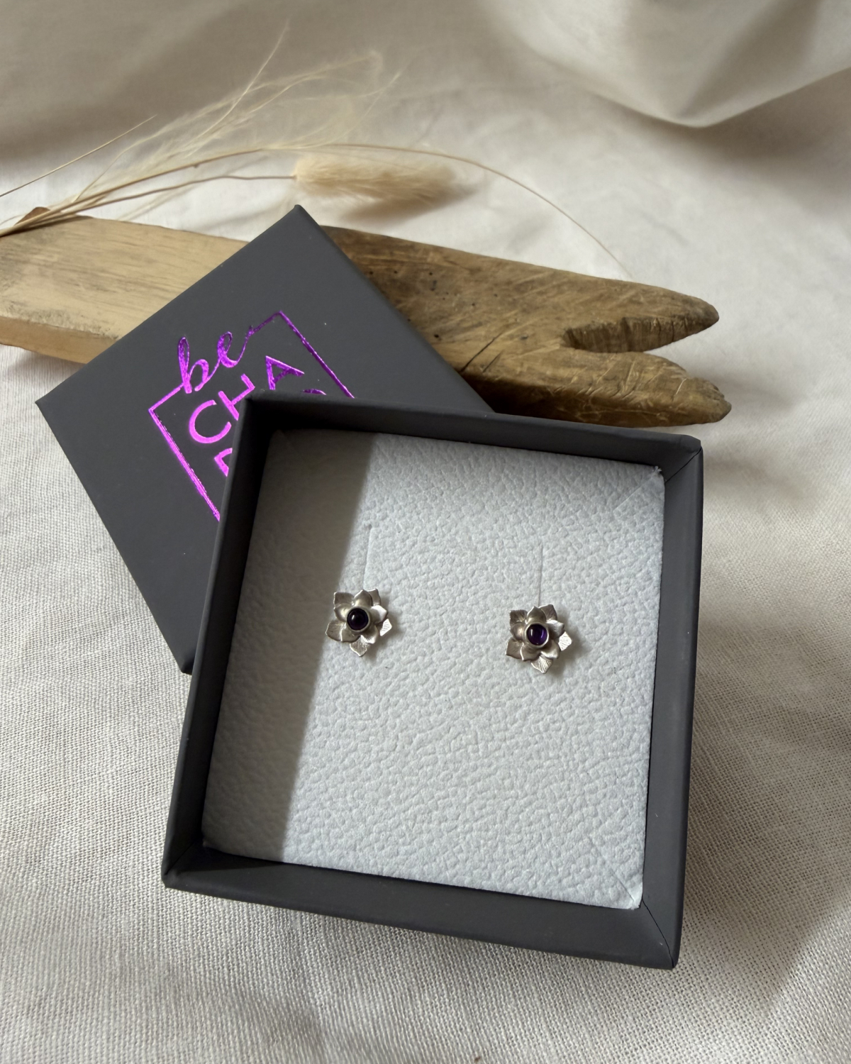 Flower stone studs beCHARLO